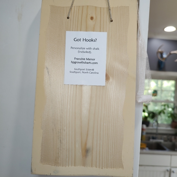 Hand Painted Winnie The Pooh Wooden chalkboard wall sign with hooks honey & bees - Picture 7 of 7